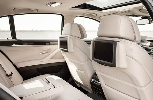Luxury limo town car service